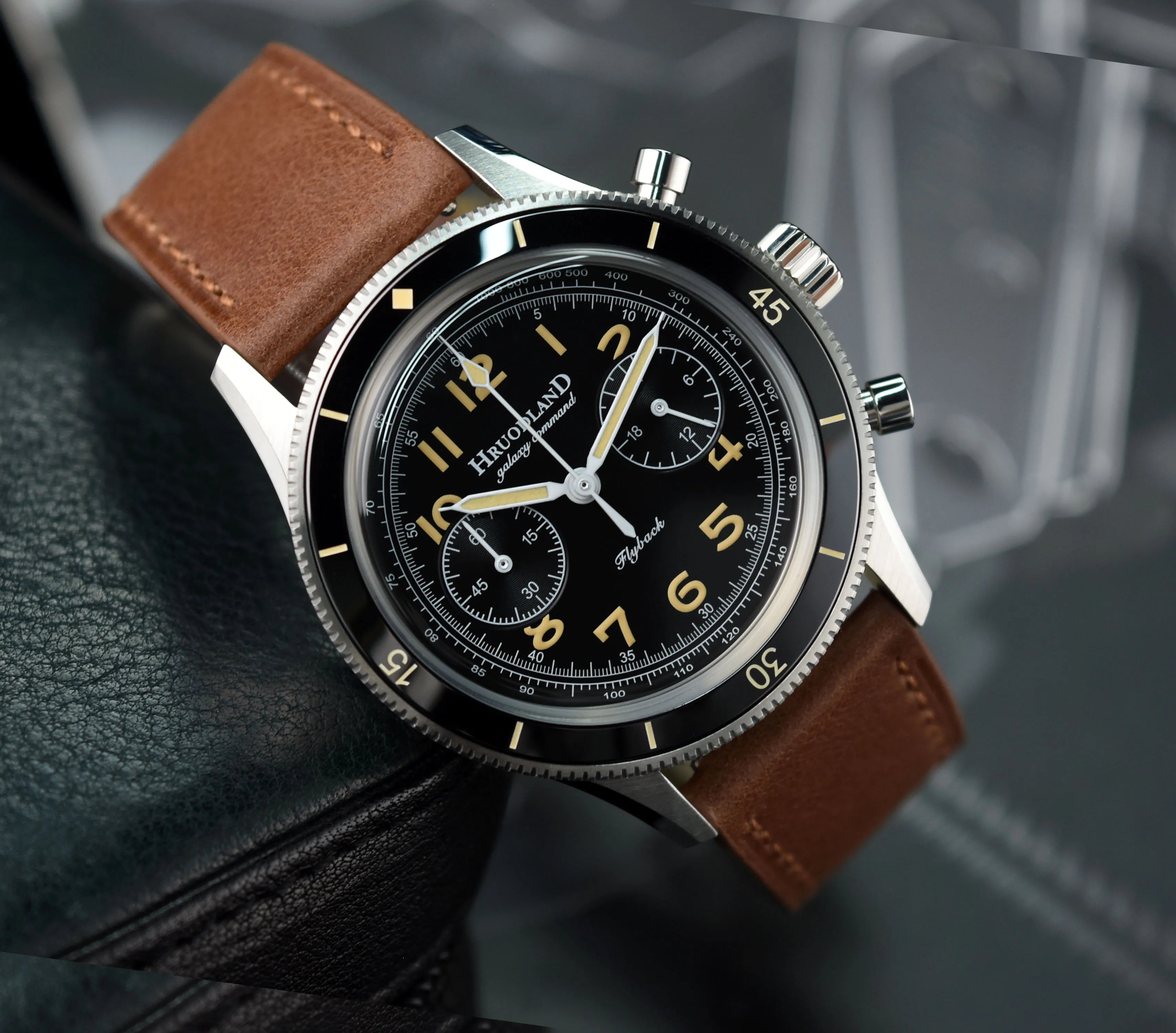 Men's Luxury Retro Sport Quartz Watch 10Bar Waterproof Stainless Steel Wristwatch with Sapphire Chronograph Business Style CHICBURN